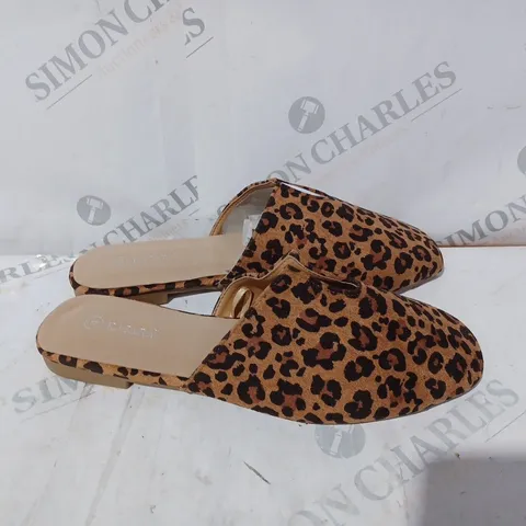 KASARA LEOPARD MULE SHOES IN BROWN SIZE 4