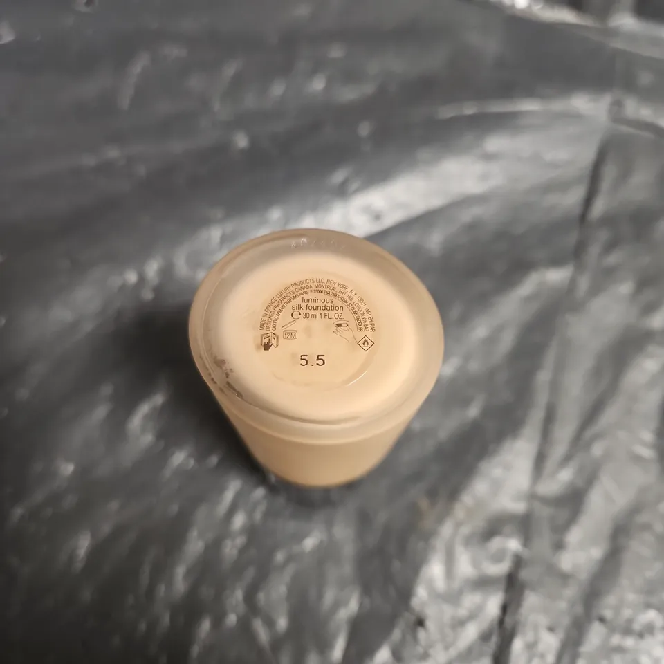 GIORGIO ARMANI LUMINOUS SILK FOUNDATION – SHADE 5.5 (30 ML)