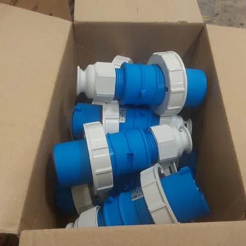 BOX CONTAINING APPROXIMATELY 10x BALS PLUG QUICK-CONNECT TE
