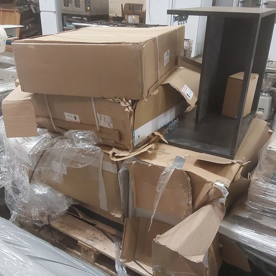 PALLET CONTAINING ASSORTED BATHROOM FURNITURE CABINET PARTS ECT