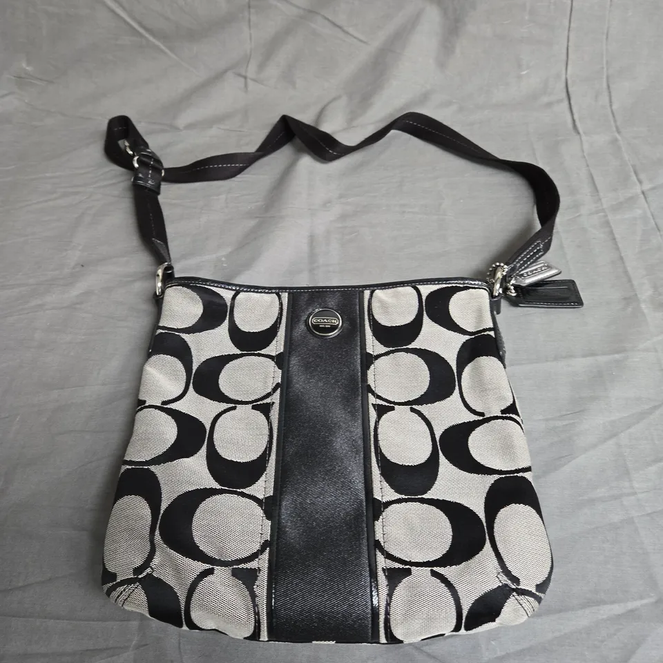 COACH SHOULDER PURSE 