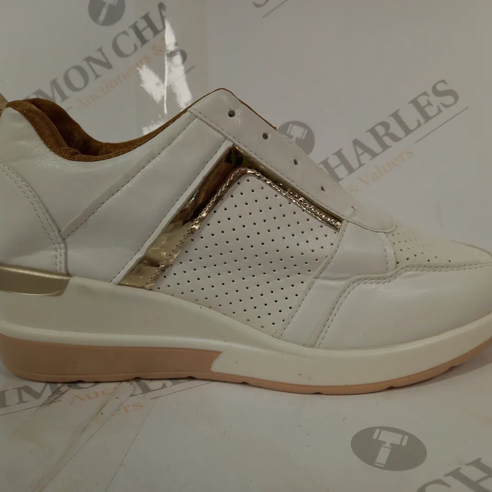 BOXED PAIR OF DESIGNER TRAINERS IN WHITE/METALLIC GOLD SIZE UNSPECIFIED