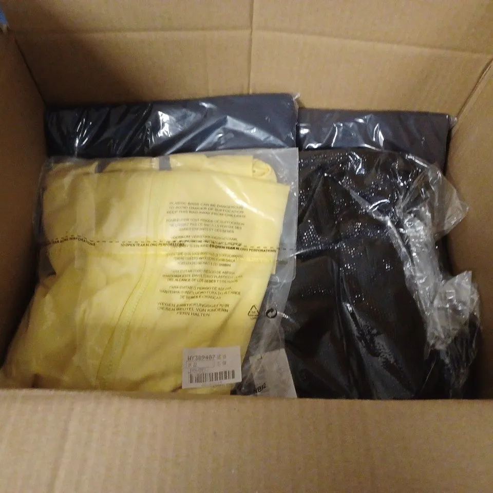 LOT OF APPROXIMATELY 18 ASSORTED BRAND NEW CLOTHING ITEMS IN VARIOUS SIZES