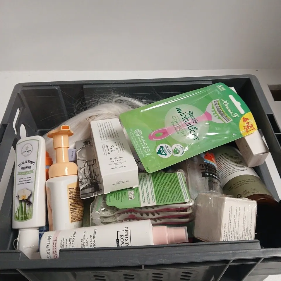 TOTE OF APPROXIMATELY 10 ASSORTED BEAUTY PRODUCTS INCLUDING WILKINSON MY INTUITION, HONEY BEE JOINT AND BONE CREAM AND BLISS BODY MIST WATERMELON AND GRAPEFRUIT