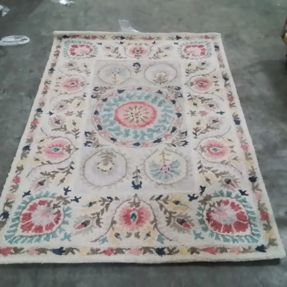 QUALITY DESIGNER AREA RUG - APPROXIMATELY 180X120CM