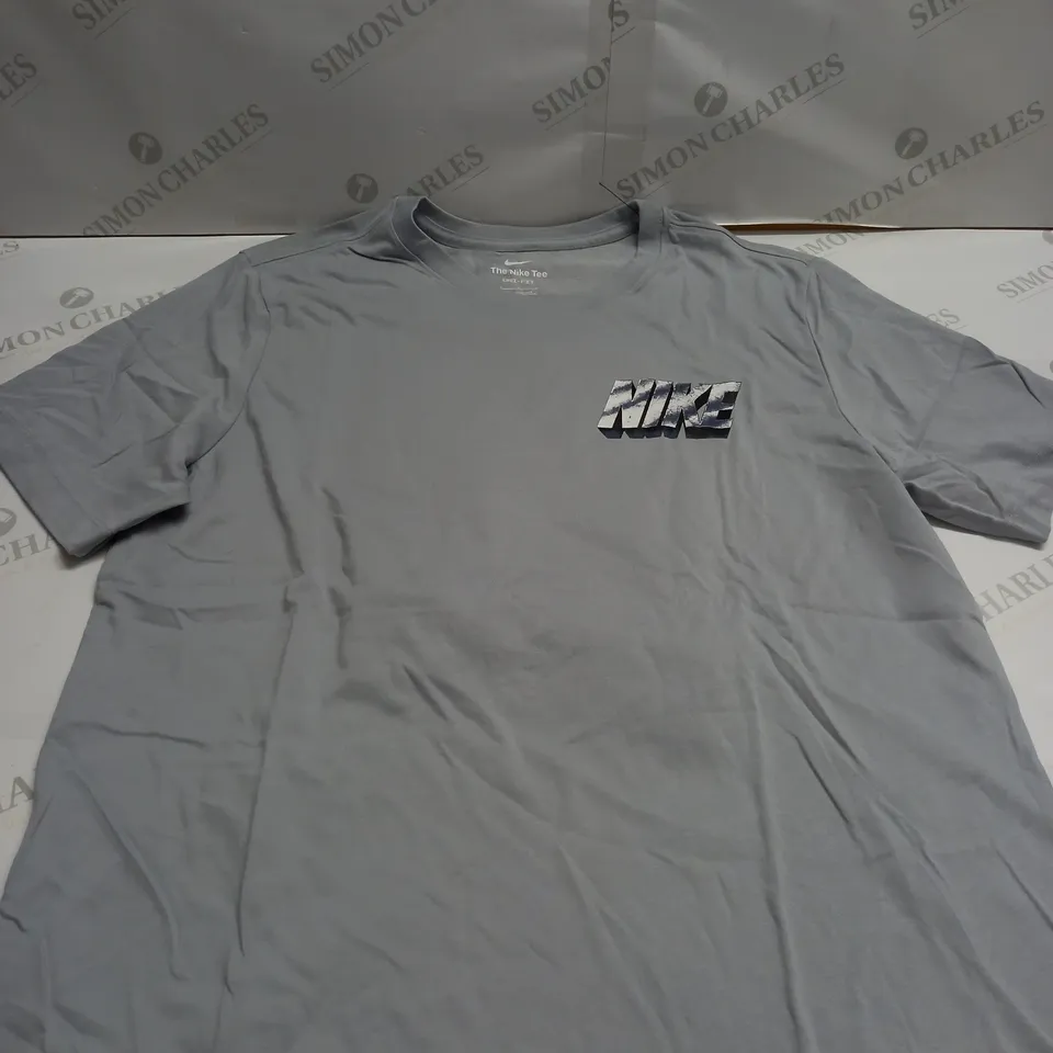 NIKE FLAME WEIGHTS T SHIRT IN GREY - L