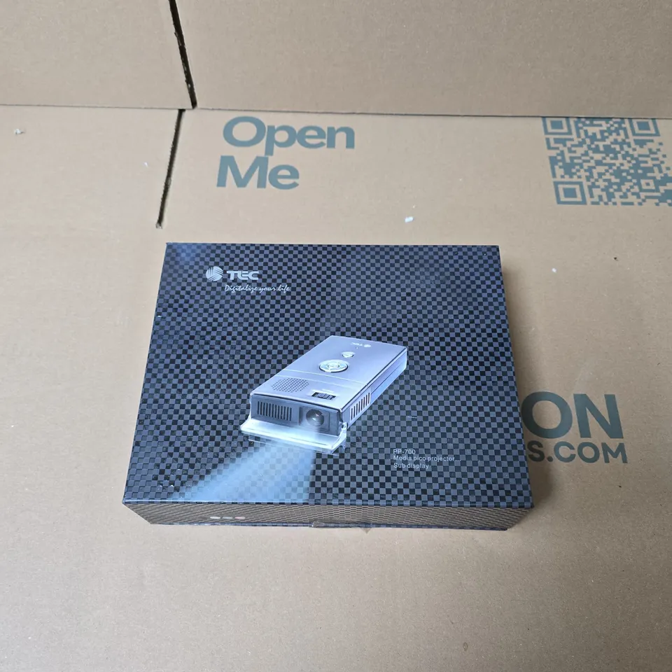 TEC PICO PROJECTOR PP-700 – BOXED WITH POWER CABLE AND ACCESSORIES