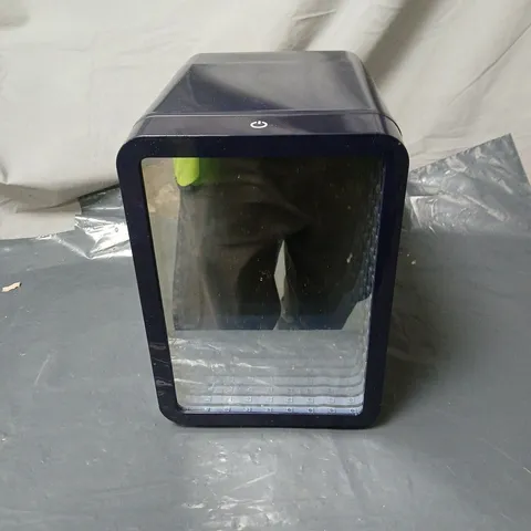 BOXED SO CHILL! MINI FRIDGE INFINITY