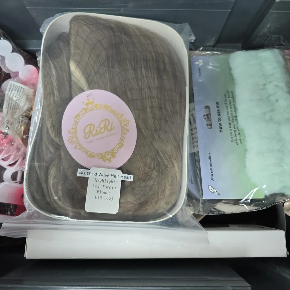 APPROXIMATELY 8 ASSORTED HEALTH & BEAUTY ITEMS TO INCLUDE HAIR EXTENSIONS, THERMA ROLLERS, 3D SLEEP MASK, ETC