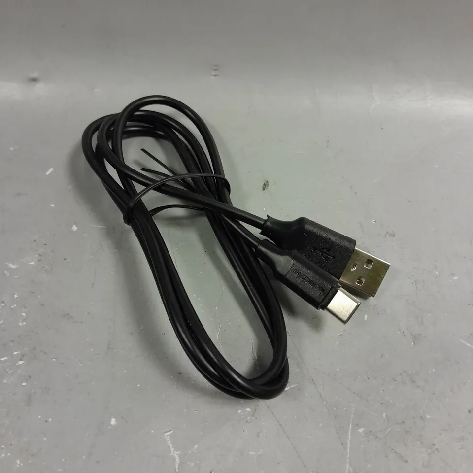 APPROXIMATELY 25 KENABLE USB A - USB C DATA CABLES 