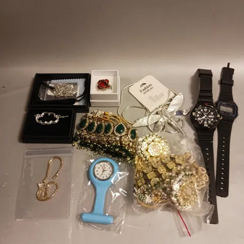 APPROXIMATELY 30 ASSORTED JEWELLERY ITEMS TO INCLUDE WATCHES, BRACELETS, NECKLACES ETC