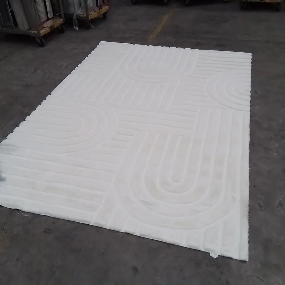 QUALITY DESIGNER AREA RUG - APPROXIMATELY  200x290cm