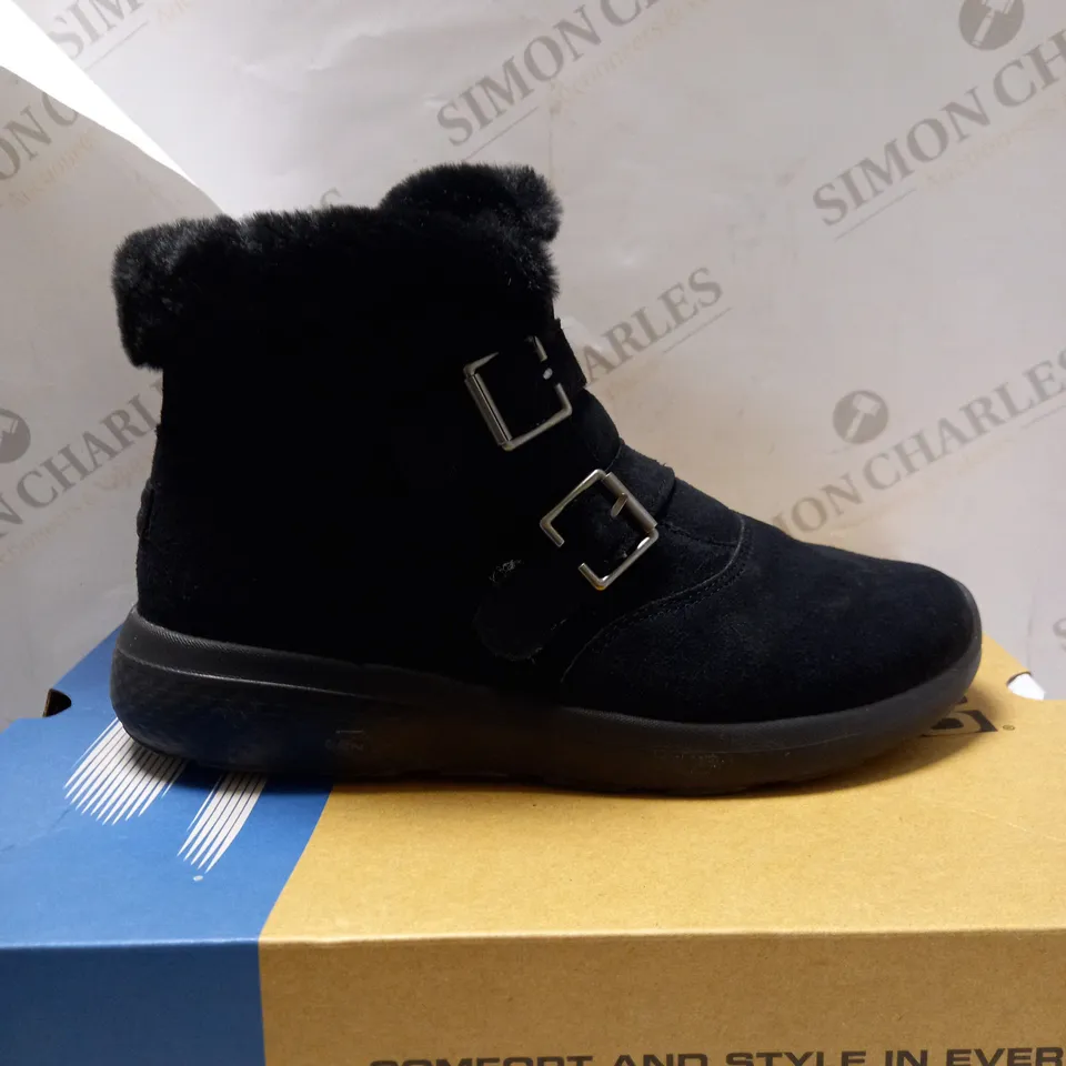 SKECHERS BLACK WINTER ON THE GO BOOTS - SIZE 7