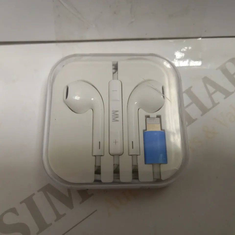 WIRED EARBUDS - WHITE WITH LIGHTENING CONNECTOR