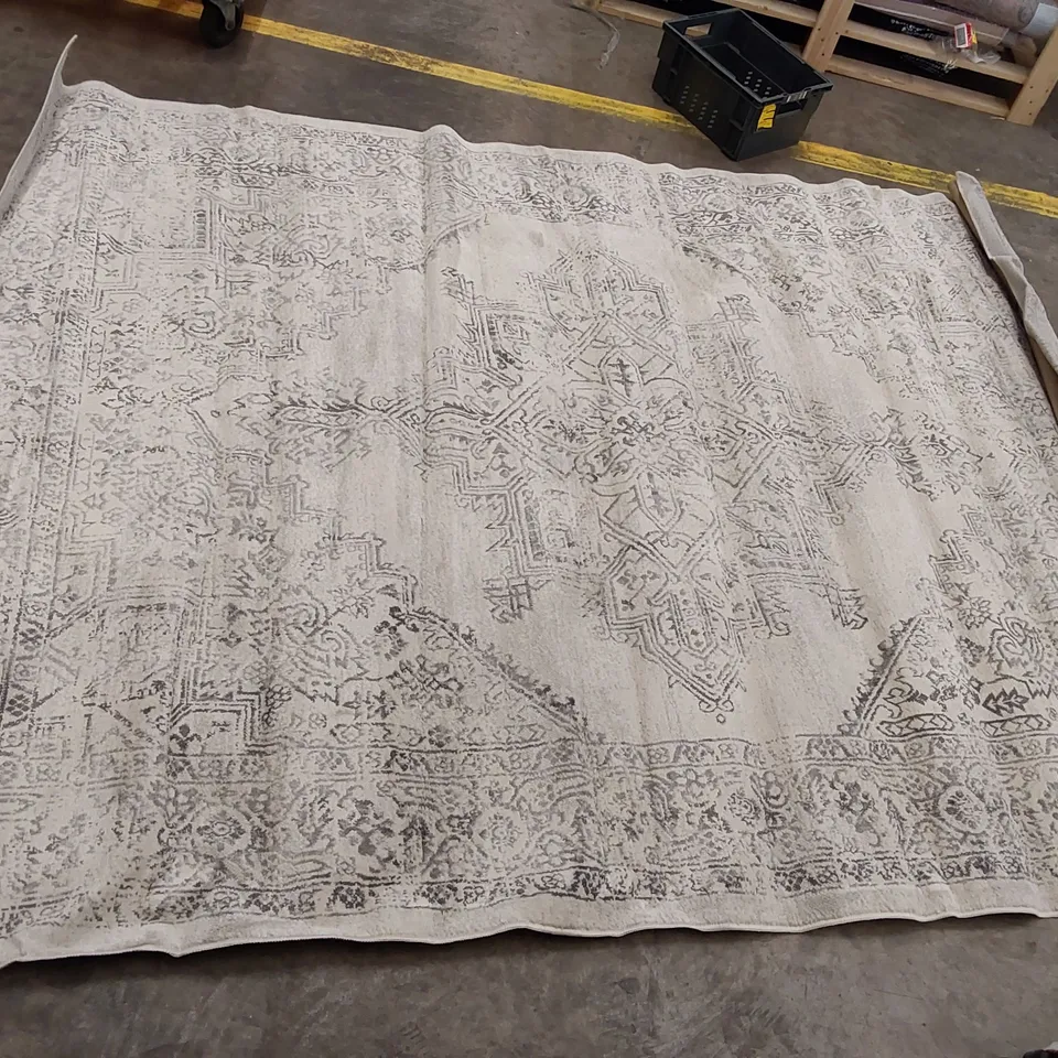 SURYA ROMA GREY/WHITE RUG // 200 X 275CM