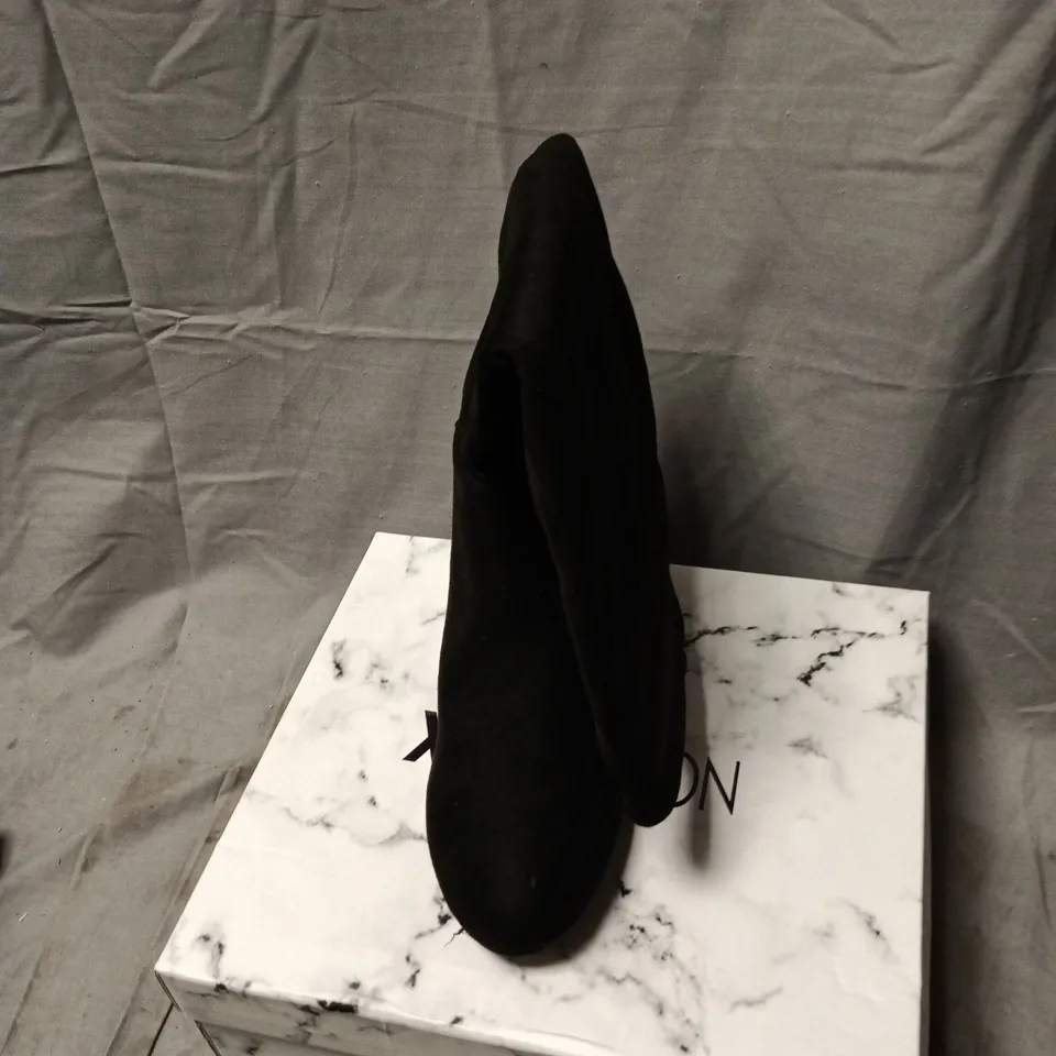 XY LONDON BLACK KNEE-HIGH BOOTS – WOMEN'S FOOTWEAR SIZE 7