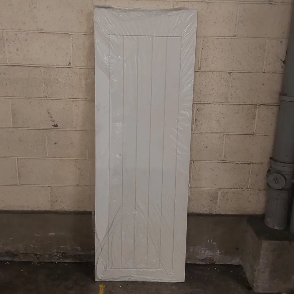 WOODEN INTERNAL DOOR - APPROXIMATELY 198.5 x 68.5cm