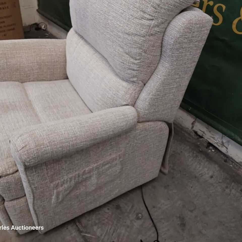 QUALITY BRITISH DESIGNER G PLAN NEWMARKET DUEL ELEVATE EASY CHAIR LOOM CLAY FABRIC 