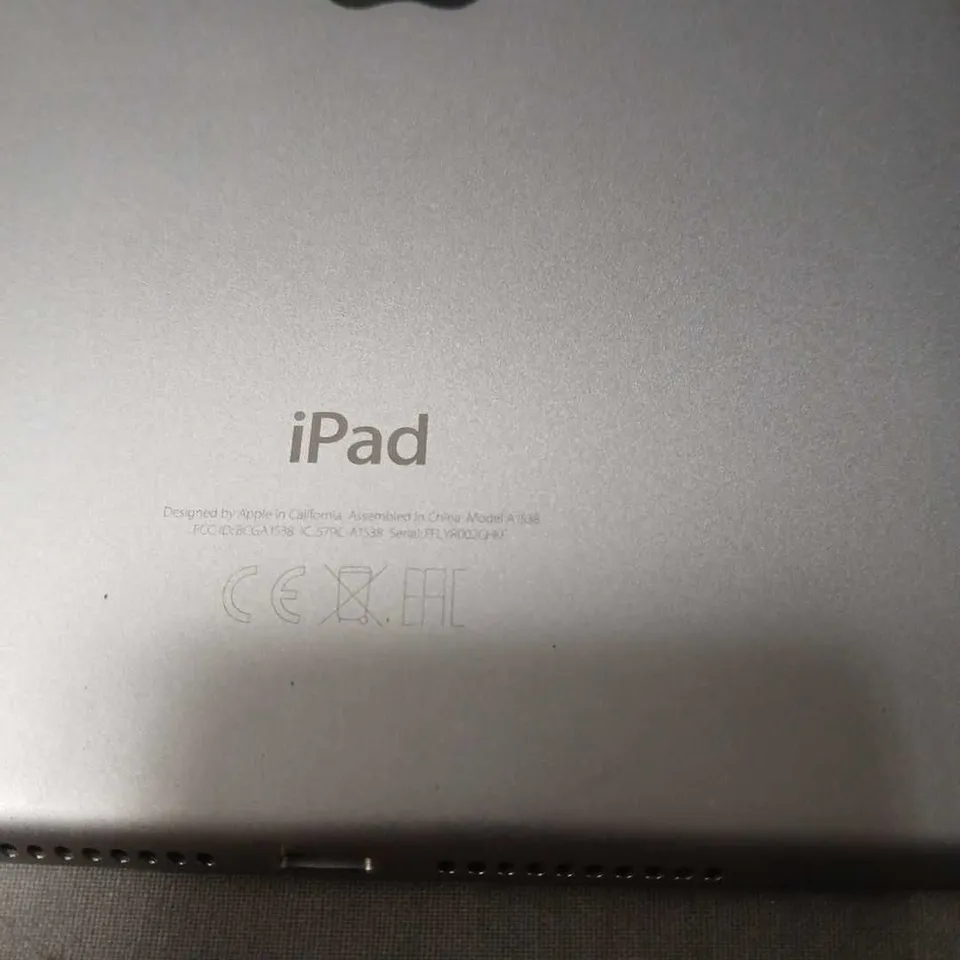 APPLE IPAD MINI 4TH GEN - SILVER