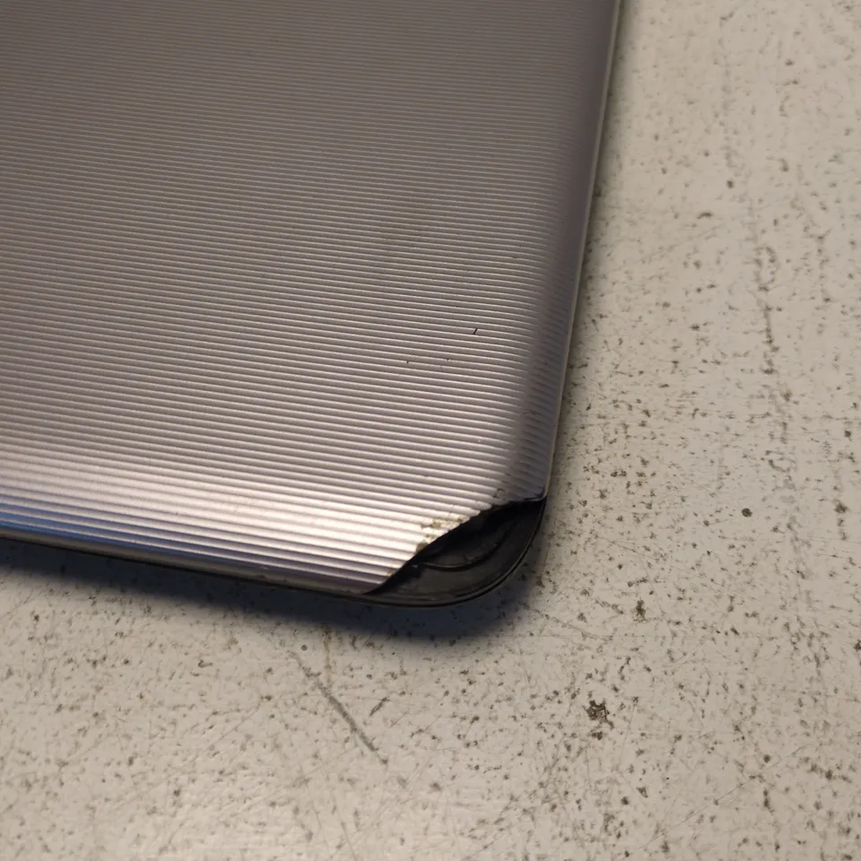 HP LAPTOP COMPUTER – SILVER, DAMAGED CASE