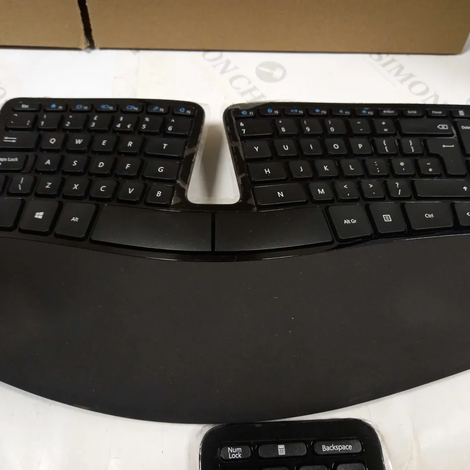MICROSOFT SCULPT ERGONOMIC DESKTOP KEYBOARD