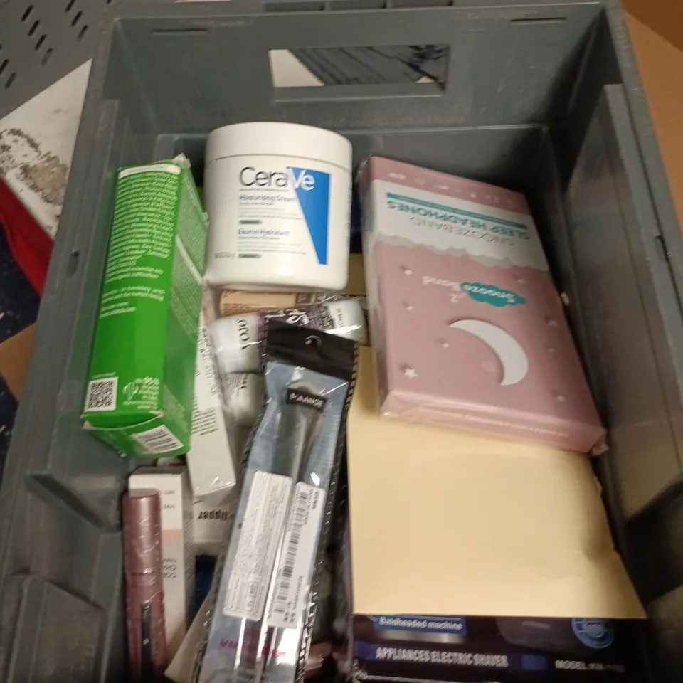 APPROXIMATEY 20 ASSORTED HEALTH AND BEAUTY PRODUCTS TO INCLUDE - WELEDA SKIN FOOD - CERAVE FOAMING OIL CLEANSER AND VASELINE PROTECTING JELLY