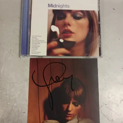 TAYLOR SWIFT MIDNIGHTS ALBUM WITH SIGNED CD INSERT