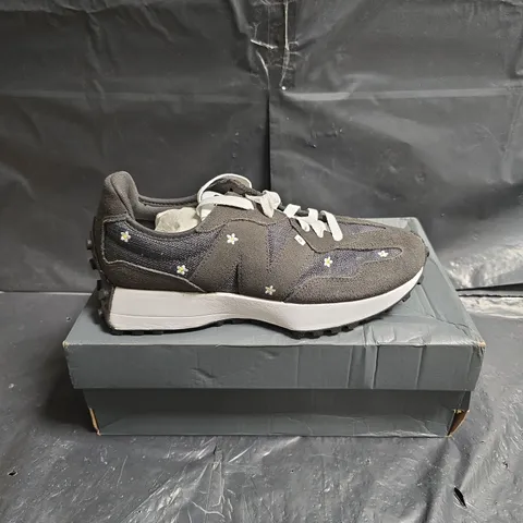 NEW BALANCE WOMEN'S 327 SNEAKERS – GREY/BLACK WITH DAISY EMBROIDERY, BOXED, UK 7