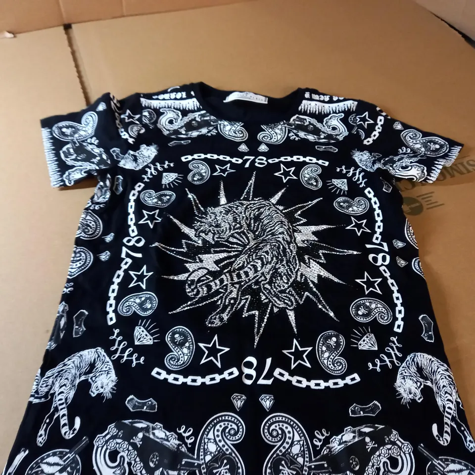 PHILIPP PLEIN JUNIOR BLACK WITH STONE DETAIL TSHIRT - SIZE UNKNOWN