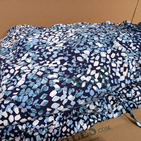 LOT OF APPROX. 4 X DANNII MINOGUE PETITES PRINTED BLOUSE IN SIZE 10,12, AND 18