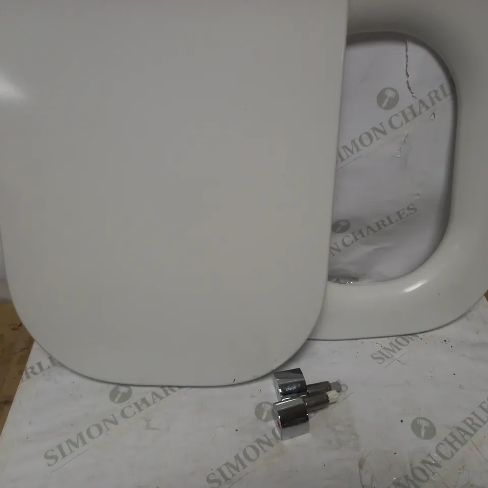 ROCA THE GAP STANDARD TOILET SEAT