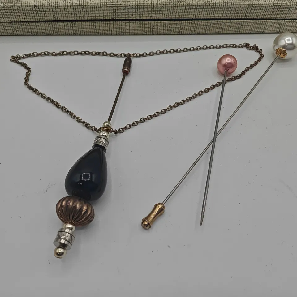 SET OF VINTAGE STICK PINS IN CASE
