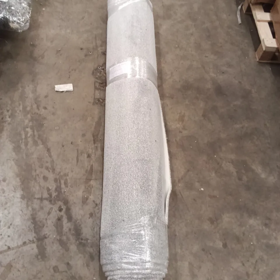 ROLL OF MIGHTY TWIST PLATINUM APPROX SIZE: 1.55M X 4M