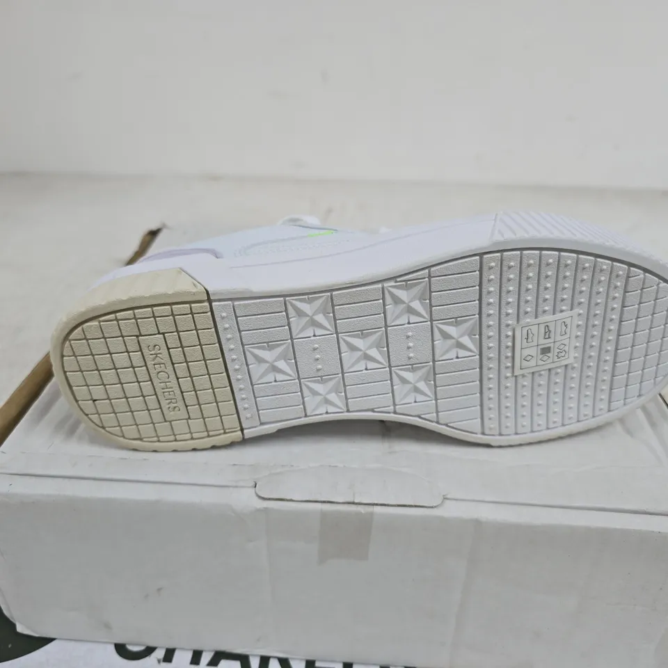 SKECHERS JADE TRAINER WHITE SIZE 3.5 BOXED