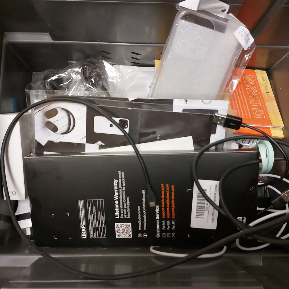 BOX OF APPROX 10 ITEMS TO INCLUDE ASSORTED CABLES, ASSORTED SCREEN PROTECTORS AND TRAVEL ADAPTER