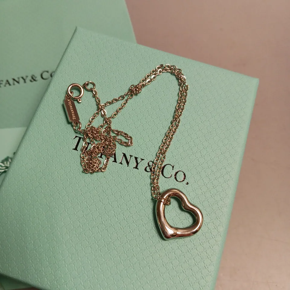 TIFFANY&CO NECKLACE IN SILVER HEART DESIGN INCLUDES BOX, POUCH, POLISHING CLOTH AND GIFT BAG