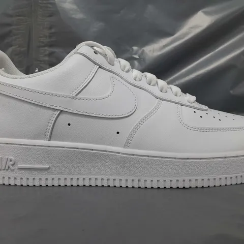 BOXED PAIR OF NIKE AIR FORCE 1 '07 SHOES IN WHITE UK SIZE 10