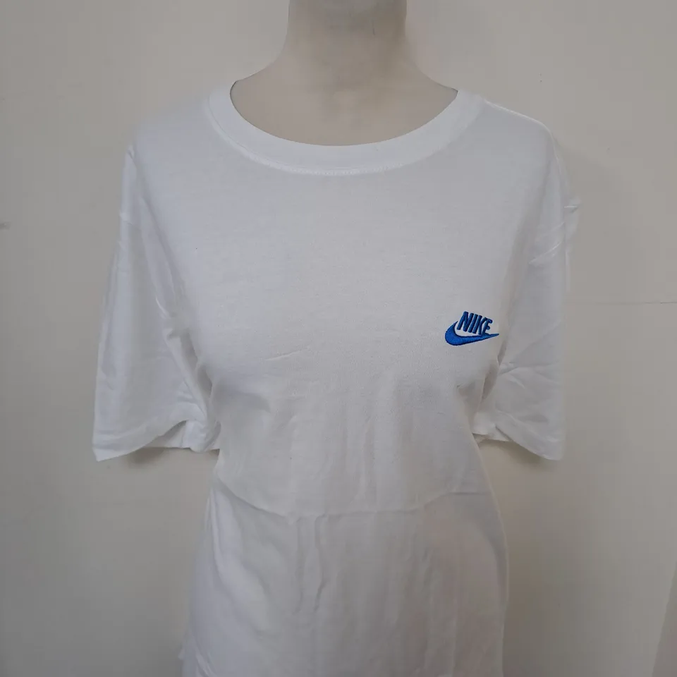 THE NIKE CASUAL WHITE T-SHIRT SIZE XL