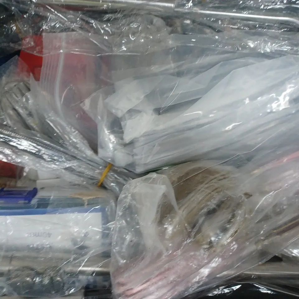 APPROXIMATELY 10 ASSORTED HOUSEHOLD ITEMS TO INCLUDE DETOX WRISTBAND, SHOE HORN, ETC