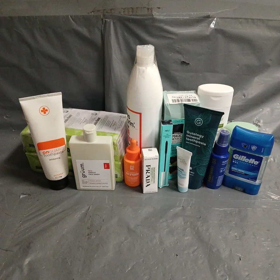 APPROXIMATELY 20 ASSORTED HEALTH & BEAUTY PRODUCTS TO INCLUDE MITCHUM DEODORANT, GIVE ME VITAMIN C SERUM, GUTOLOGY TOOTHPASTE, ETC