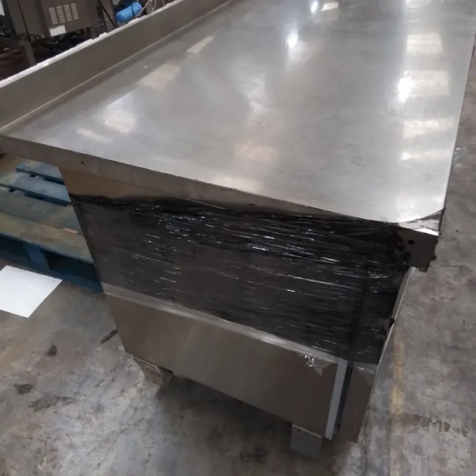 COMMERCIAL STAINLESS REFRIGERATED FOOD PREP COUNTER 