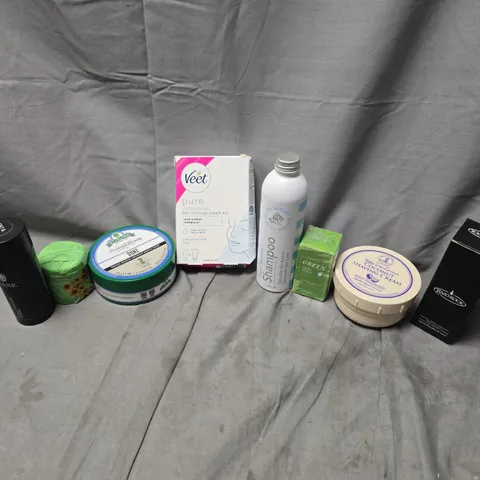 APPROXIMATELY 25 ASSORTED COSMETICS ITEMS TO INCLUDE VEET HAIR REMOVAL CREAM KIT, COCONUT SHAVING CREAM, SUPER NUTRIENT SHAMPOO, ETC