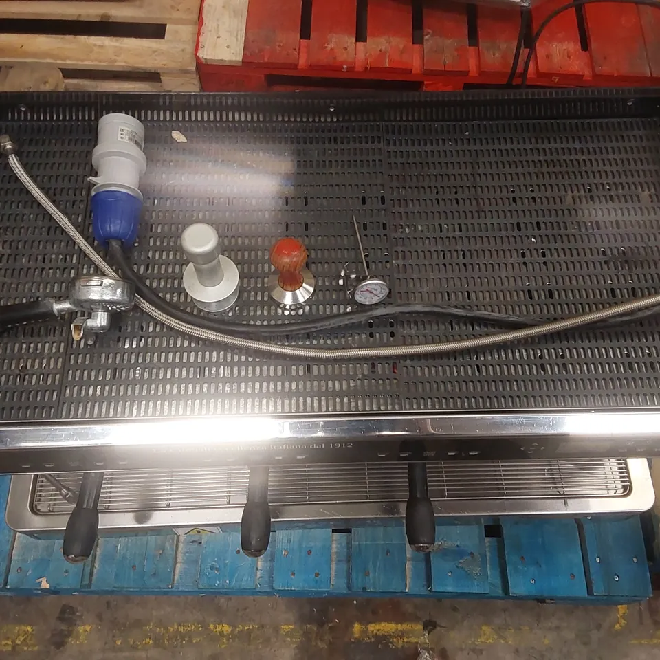 LA CIMBALI M34 COMMERCIAL 3 GROUP COFFEE MACHINE WITH ACCESSORIES