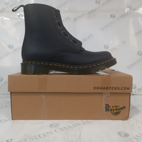 BOXED PAIR OF DR MARTENS 1460 PASCAL FRONT ZIP ANKLE BOOTS IN BLACK UK SIZE 8