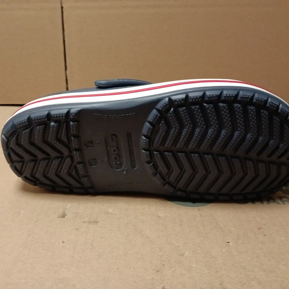 UNBOXED PAIR OF CROCS CROCBAND CLOGS IN NAVY - M9/W11