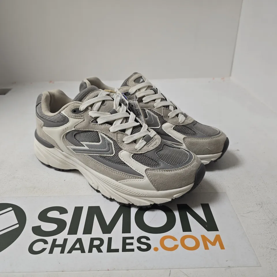 BERHSKA WHITE/GREY UK 9 TRAINER IN BAG UNBOXED