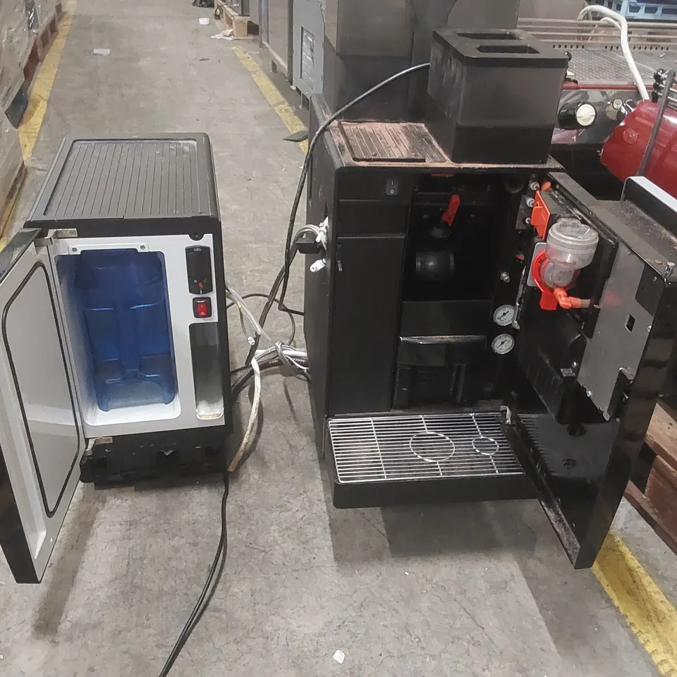 FRANKE A600 COMMERCIAL COFFEE MACHINE WITH MILK CHILLER (2 ITEMS)