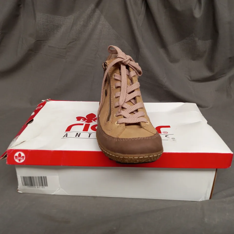 RIEKER SIDE ZIP SHOE IN BEIGE SIZE 5