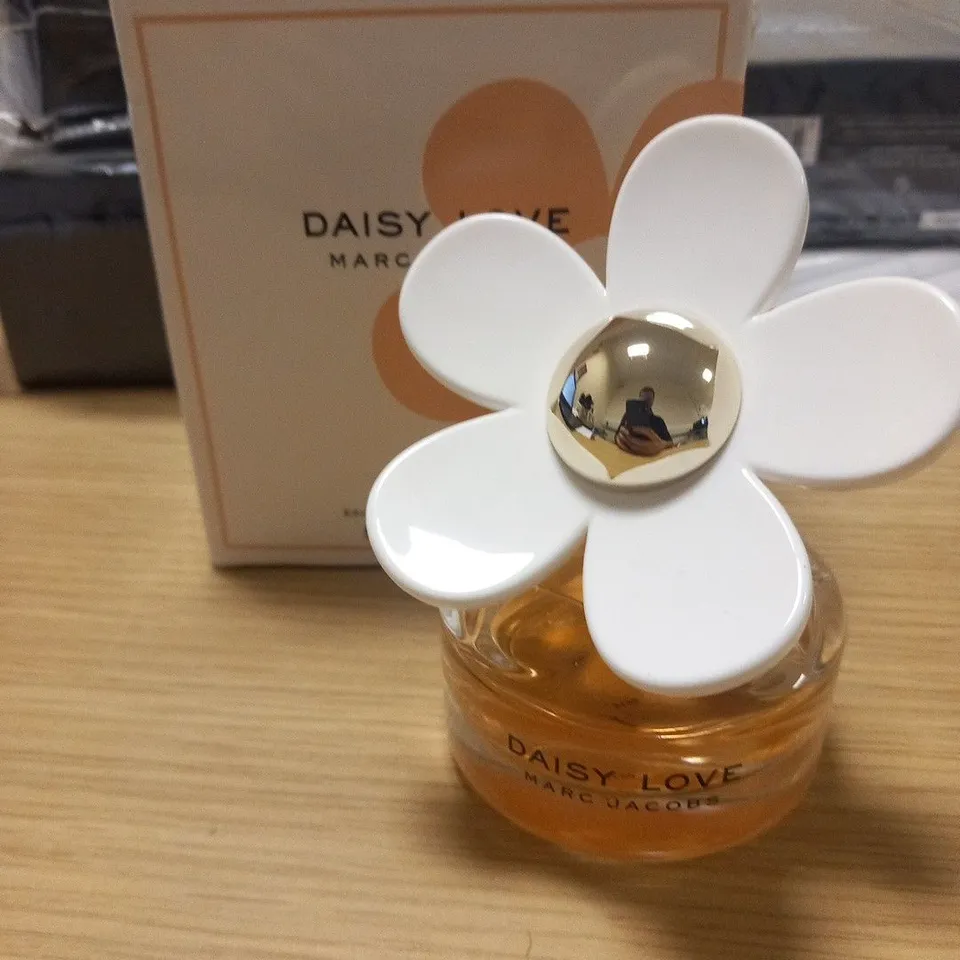 BOXED DAISY LOVE MARC JACOBS EAU DE TOILETTE 50ML