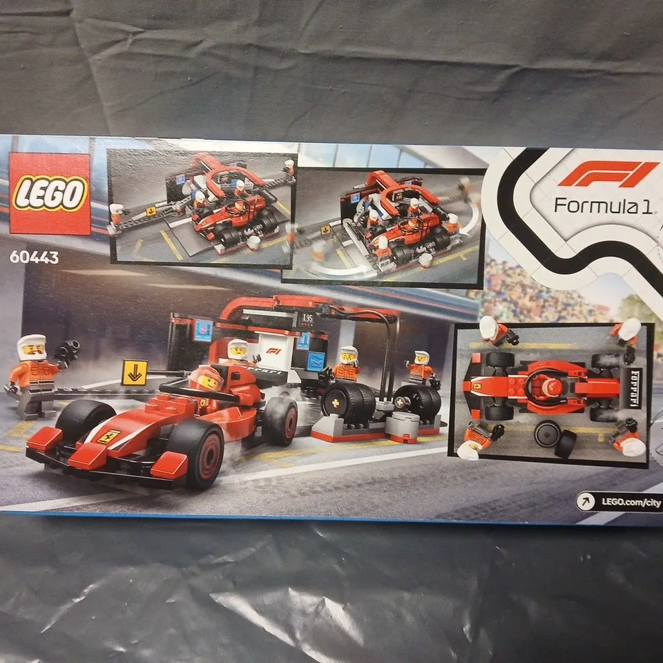LEGO CITY 60443 FORMULA 1 PIT STOP – 322 PCS – BOXED